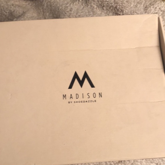 Madison by Shoedazzle size 10 white ankle wrap heel with silver detail - Picture 12 of 13